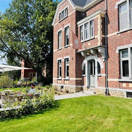 B&B Het Notarishuis - Authentiek Verblijf Nabij Maastricht Voeren Exterior photo