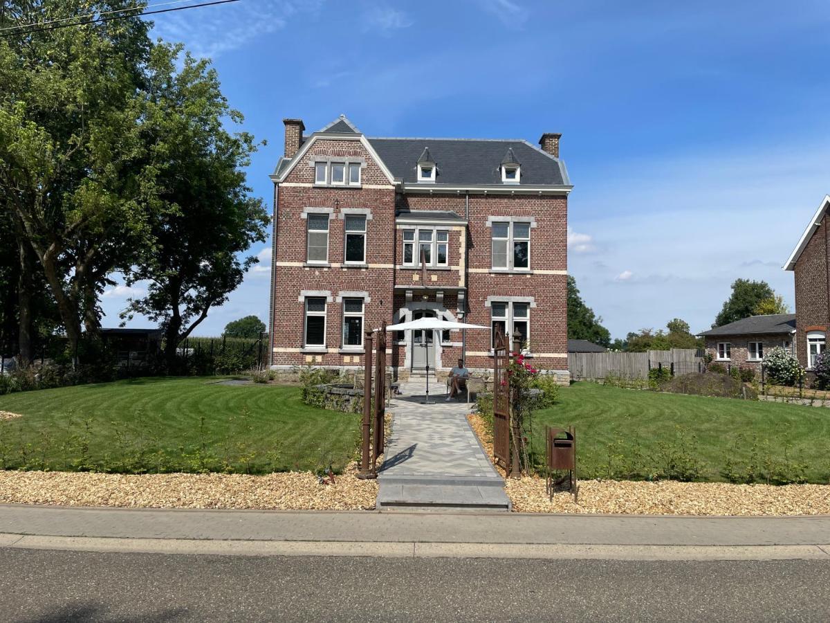 B&B Het Notarishuis - Authentiek Verblijf Nabij Maastricht Voeren Exterior photo