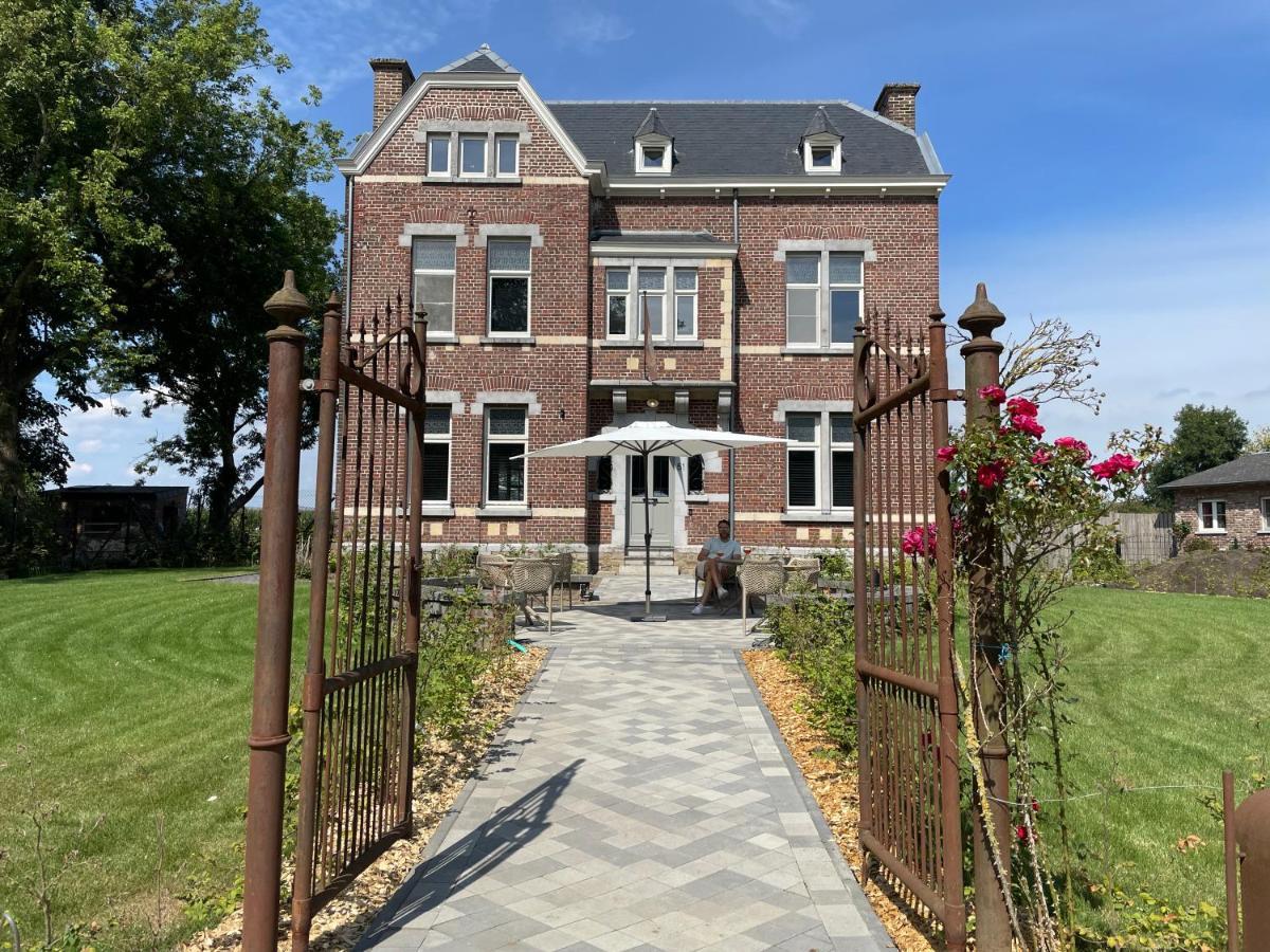 B&B Het Notarishuis - Authentiek Verblijf Nabij Maastricht Voeren Exterior photo