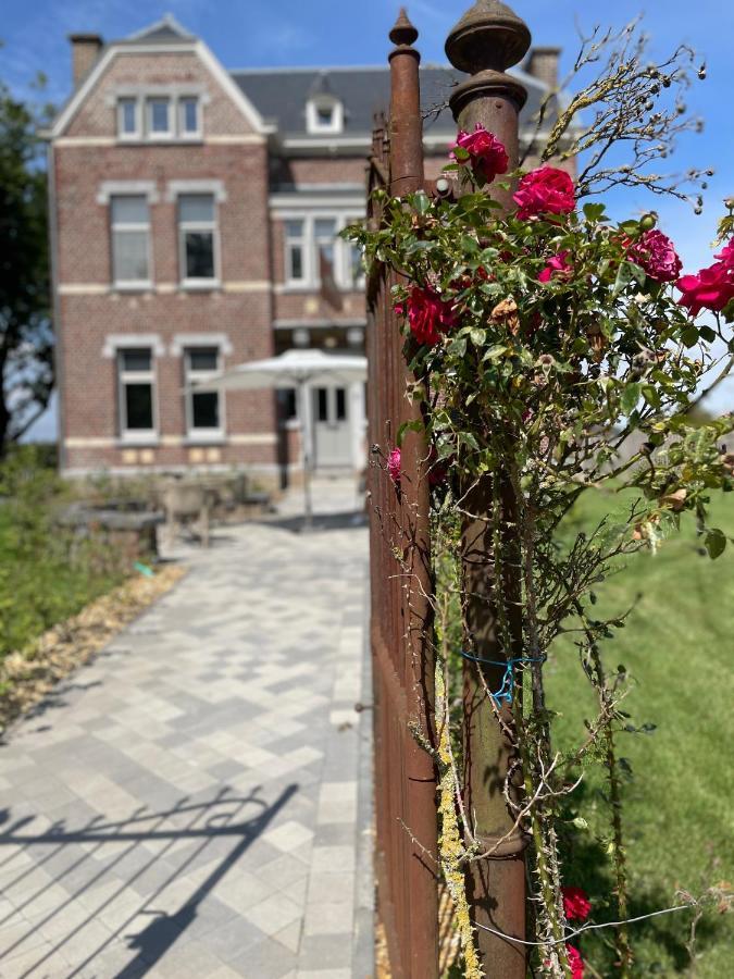 B&B Het Notarishuis - Authentiek Verblijf Nabij Maastricht Voeren Exterior photo