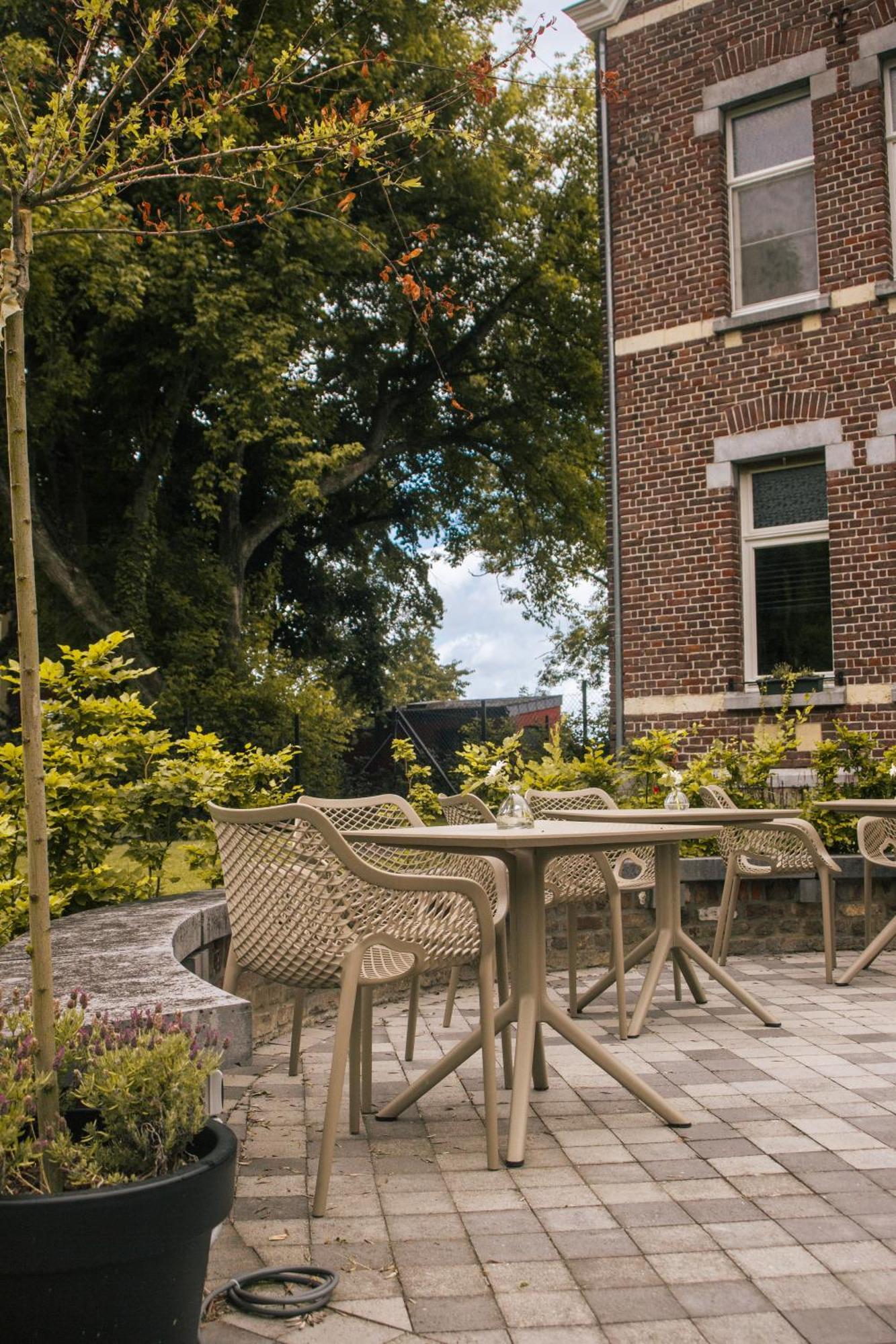 B&B Het Notarishuis - Authentiek Verblijf Nabij Maastricht Voeren Exterior photo