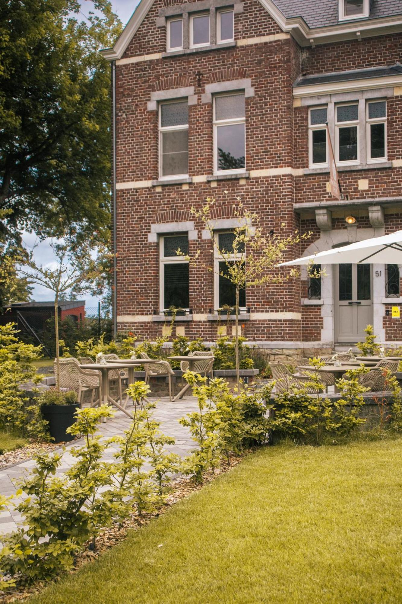 B&B Het Notarishuis - Authentiek Verblijf Nabij Maastricht Voeren Exterior photo
